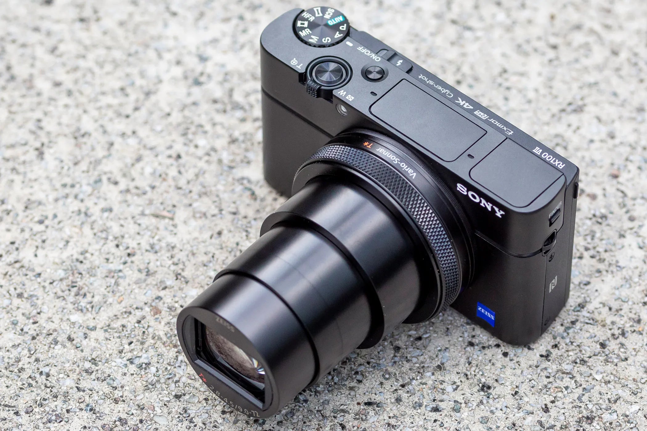 Sony RX100 VII: Kamera Saku Rasa Profesional yang Cocok Buat Traveler Aktif
